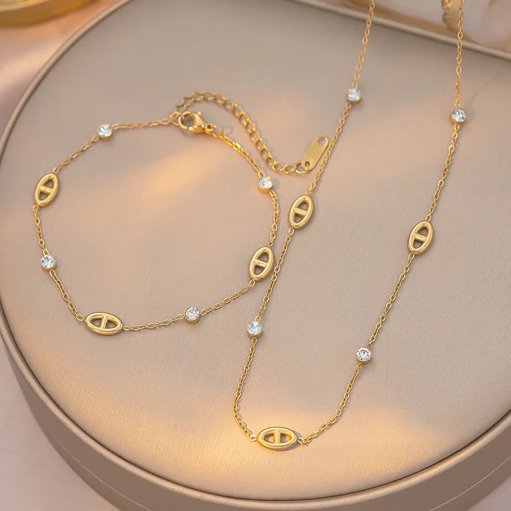 French-Style Minimalist White Diamond Pig-Nose Titanium Steel Women's High-End Collar Chain Versatile Exquisite Simple Design