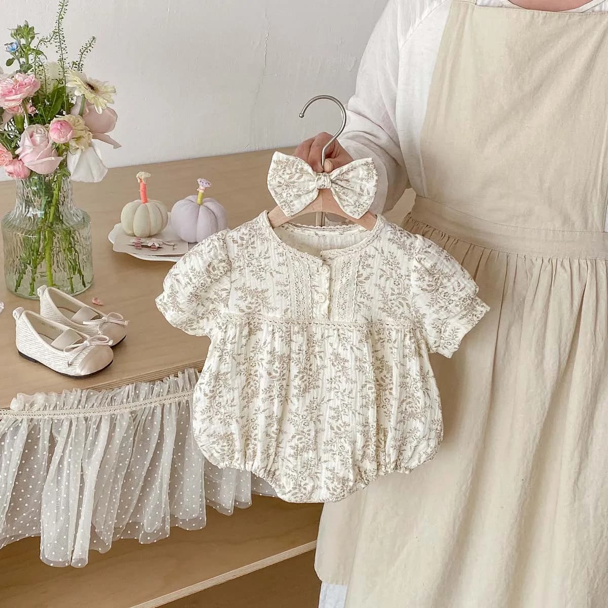 Summer Baby Girl Crepe Floral Short Sleeve Jumpsuit, Baby Girl Summer Comfortable Sweet Jumpsuit with Bow Hair Accessories, Suitable